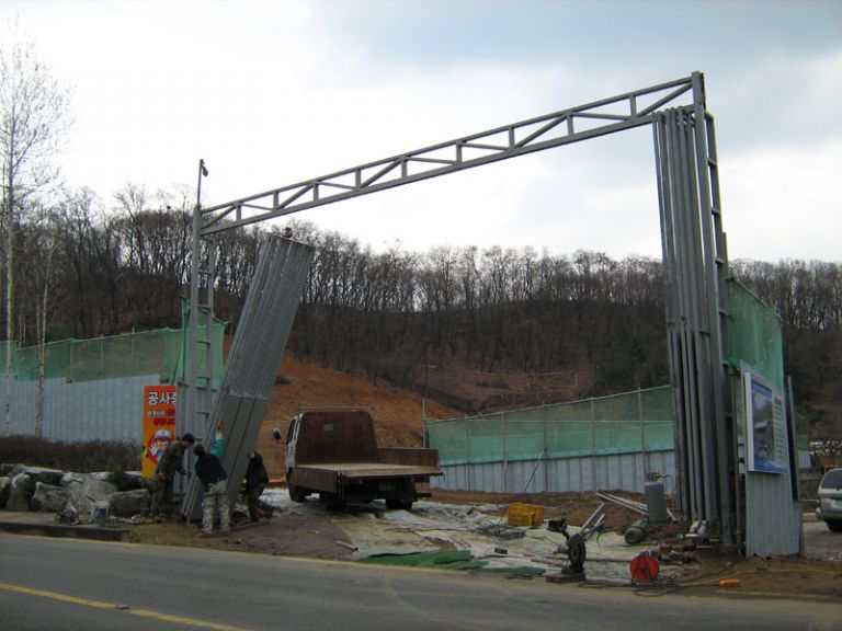 성남고등학교 홀딩도어설치